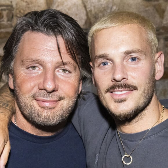 Matt Pokora, Philippe Lellouche lors de la représentation de la pièce de théâtre "L'invitation", écrite par H.Raccah, au Festival de Ramatuelle. Le 5 août 2021 © Cyril Bruneau / Festival de Ramatuelle / Bestimage 