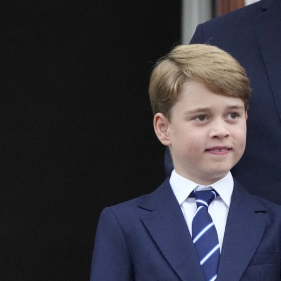 La reine Elisabeth II, le prince George - La famille royale d'Angleterre au balcon du palais de Buckingham, à l'occasion du jubilé de la reine d'Angleterre. Le 5 juin 2022 