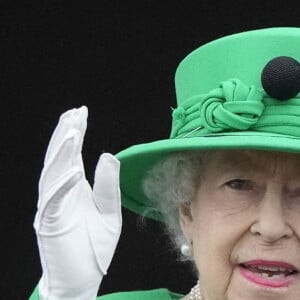 La reine Elisabeth II - La famille royale d'Angleterre au balcon du palais de Buckingham, à l'occasion du jubilé de la reine d'Angleterre. Le 5 juin 2022 