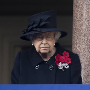 La reine Elisabeth II d'Angleterre - La famille royale au balcon du Cenotaph lors de la journée du souvenir (Remembrance day) à Londres le 8 novembre 2020 