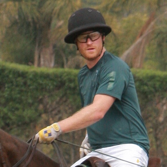 Le prince Harry participe à un match de polo à Carpinteria.