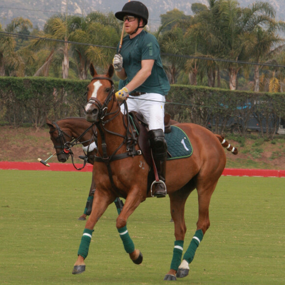 Le prince Harry participe à un match de polo à Carpinteria, le 12 juin 2022.