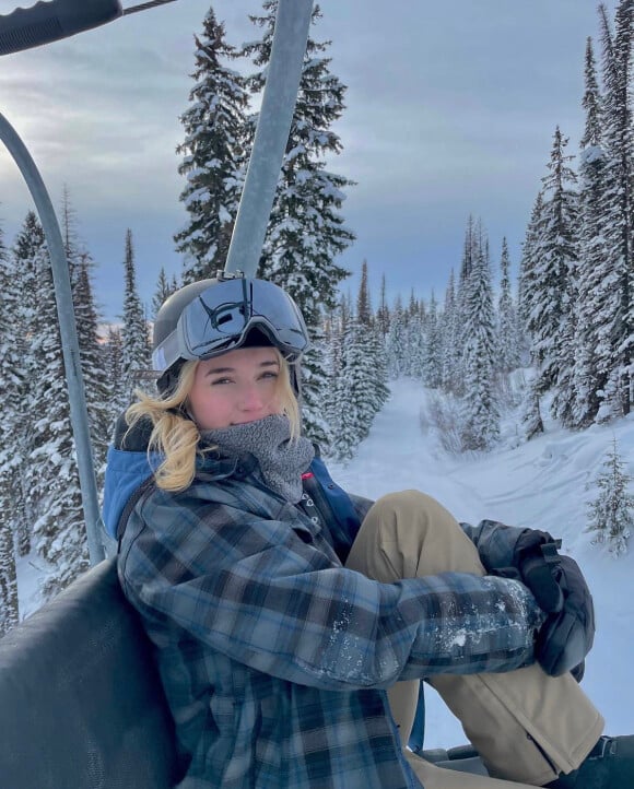 Jaz Agassi, la fille d'Andre Agassi et Steffi Graf, en vacances au ski avec sa famille. Janvier 2022.