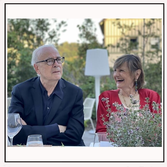 Anne-Marie Périer et Patrick Modiano lors d'une cérémonie en hommage à Réjane. @ Instagram / Jean-Marie Périer