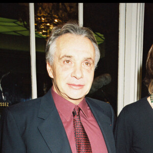 Michel Sardou au théâtre avec sa femme Anne-Marie Périer en 2000 à Paris