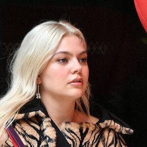 Exclusif - Louane ouvre le défilé prêt-à-porter automne hiver 2022 de Victoria/Tomas lors de la Fashion Week à Paris, le 1er mars 2022. © Veeren / Christophe Clovis / Bestimage