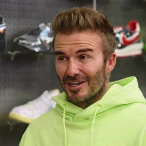 David Beckham va faire du shopping de baskets avec Joe La Puma de Complex au Flight Club de Miami, prenant le temps de parler de l'achat de baskets rares, de ses enfants portant ses chaussures et de son histoire avec adidas et le Predator. 17 mai 2022