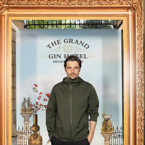 Raphaël Personnaz à la soirée The Grand Gin Hotel à Paris le lundi 13 juin 2022