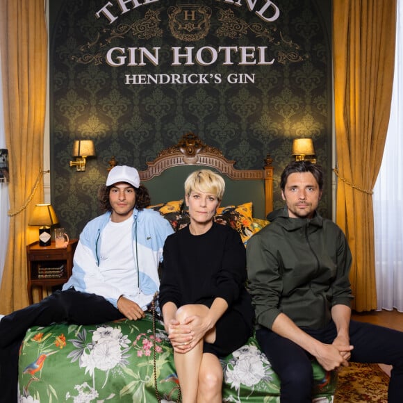 Sayyid El Alami, Marina Foïs, Raphaël Personnaz à la soirée The Grand Gin Hotel à Paris le lundi 13 juin 2022