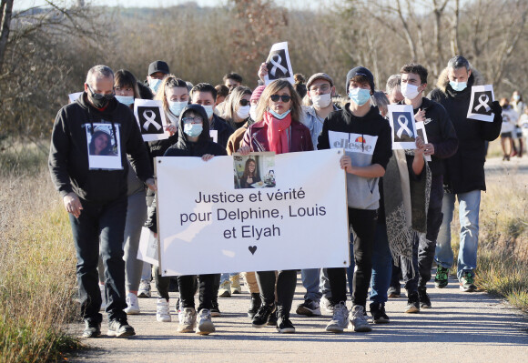 La famille et les proches se sont réunis pour une marche blanche en hommage à Delphine Jubillar, l'infirmière de 33 ans, disparue il y a un an, à Cagnac-les-Mines. Le 19 décembre 2021 © Patrick Bernard / Bestimage