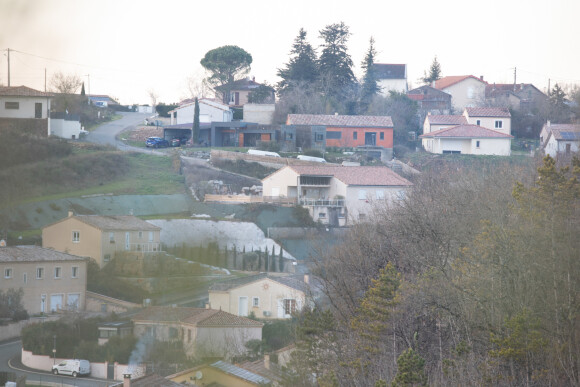 La maison en construction de Delphine Jubillar (Aussaguel), disparue sans laisser de traces depuis le 16 décembre 2020 à Cagnac les Mines dans le Tarn. Un gendarme et une équipe du service des eaux ont mené des investigations pour chercher des traces dans le réseau raccordé à la maison. Le 7 janvier 2021  © Frédéric Maligne / Bestimage