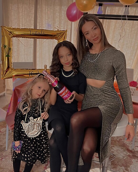 Alexandra de "Koh-Lanta" avec ses filles Lana et Fafali