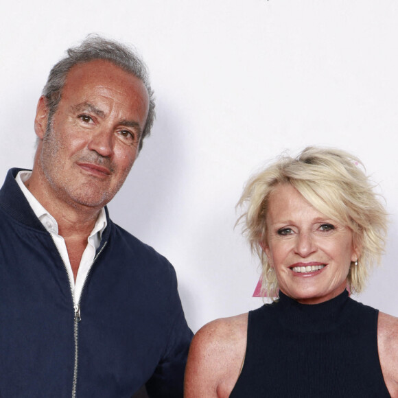 Exclusif - L'avocat Roland Perez et Sophie Davant - Soirée "Télé 7 Jours Summer Party" au restaurant "Monsieur Bleu" à Paris le 14 juin 2022. © Christophe Aubert via Bestimage