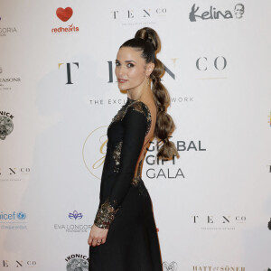 Capucine Anav - Photocall de la 10ème édition du "Global Gift Gala 2021" à l'hôtel Four Seasons Hotel George V à Paris le 30 octobre 2021. La fondatrice espagnole Maria Bravo réunit à Paris pour célébrer la 10ème édition anniversaire du Global Gift Gala : Eva Longoria, Gims, Amaury Nolasco et le philantropreneur Tural Mammadov La soirée de Gala se tient au légendaire Four Seasons Hotel George V le 30 octobre 2021 María Bravo, fondatrice et présidente du Global Gift Gala, continue sa quête de records à la recherche d'un monde plus juste, plus équitable, plus solidaire et dans lequel, les hauts profils de la société aident inconditionnellement les plus vulnérables. Pour cette dixième édition du Global Gift Gala, une marraine d'exception, l'actrice, réalisatrice et activiste nord-américaine internationalement reconnue, Eva Longoria. Un parrain engagé, Gims, ambassadeur de la nouvelle marque de café haut de gamme Lingui Yo, associée au Gala pour cet anniversaire, valorisant les valeurs communes entre la marque et le Global Gift Gala : respect de l'environnement et engagement fort sur le plan humanitaire en Afrique notamment. C'est comme ambassadeur de Lingui Yo et parrain de Global Gift Gala que Gims souhaite entre autres " financer l'éducation des jeunes en Afrique et l'accès à l'eau potable. Valoriser la production et le savoir-faire local ainsi que toutes les filières d'excellences africaines " dixit Gims. D'autres visages les plus connus de la scène internationale de la solidarité sont également présents : Chenoa, Amy Jackson, Amaury Nolasco, Gary Dourdan et le philantropreneur Tural Mammadov. La chanteuse Chenoa se verra également remettre l'Award du Global Gift Women Empowerment. À propos du Global Gift Gala : C'est l'événement philanthropique international et annuel qui propose une vente aux enchères en direct avec des expériences uniques que " l'argent ne peut pas acheter " ainsi que la présence de personnalités nationales et internationales, avec des performances en direct des artistes les plus admirés. © Marc Ausset Lacroix/Bestimage
