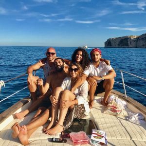 Ramzy Bedia et sa femme Marion en vacances en amoureux avec leurs amis. @ Instagram / Ramzy Bedia