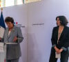 Passation de pouvoirs entre Roselyne Bachelot et Rima Abdul-Malak, nouvelle ministre de la culture, au ministère de la Culture à Paris, le 20 mai 2022.
