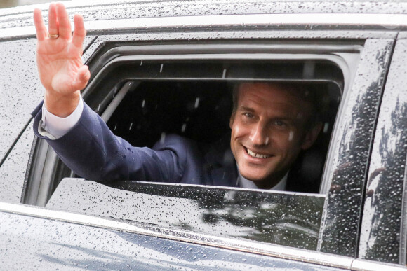 Le président de la République française, Emmanuel Macron vote pour le second tour des élections législatives, au Touquet, France, le 19 juin 2022