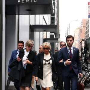 Brigitte Macron et son équipe quittant l'hôtel à pied pour se rendre à l'assemblée générale des Nations Unies pour le discours du président de la république à New York le 19 septembre 2017