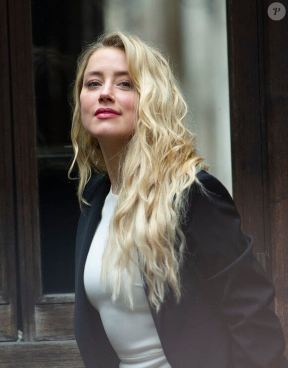 Amber Heard à son arrivée à la cour royale de justice de Londres, pour le procès en diffamation contre le magazine The Sun Newspaper. 