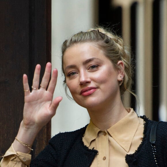 Naissance - Amber Heard est maman d'une petite fille prénommée Oonagh Paige - J. Depp et Amber Heard à leur arrivée à la cour royale de justice à Londres, pour le procès en diffamation contre le magazine The Sun Newspaper.