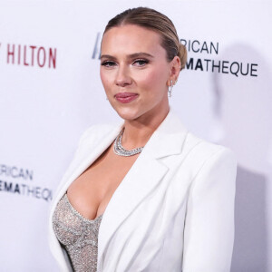 Scarlett Johansson au photocall de la cérémonie de la 35ème édition des "American Cinematheque Awards" à Los Angeles, le 18 novembre 2021. 