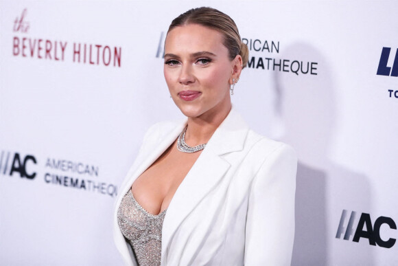 Scarlett Johansson au photocall de la cérémonie de la 35ème édition des "American Cinematheque Awards" à Los Angeles, le 18 novembre 2021. 