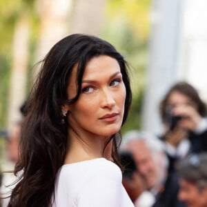 Bella Hadid - Montée des marches du film " Broker (Les bonnes étoiles) " lors du 75ème Festival International du Film de Cannes. Le 26 mai 2022 © Olivier Borde / Bestimage 