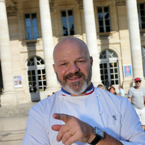 Le médiatique chef Philippe Etchebest ("Cauchemar en cuisine", "Top chef") pose dans son restaurant le "Quatrième Mur" le jour de son ouverture à Bordeaux le 8 Septembre 2015.