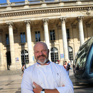 Le médiatique chef Philippe Etchebest ("Cauchemar en cuisine", "Top chef") pose dans son restaurant le "Quatrième Mur" le jour de son ouverture à Bordeaux le 8 Septembre 2015.