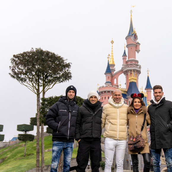 Zinédine Zidane avec sa femme Véronique et leurs fils Enzo Zidane, Luca Zidane, Elyaz Zidane, Théo Zidane - People au 30ème anniversaire du parc d'attractions Disneyland Paris à Marne-la-Vallée le 5 mars 2022. © Disney via Bestimage