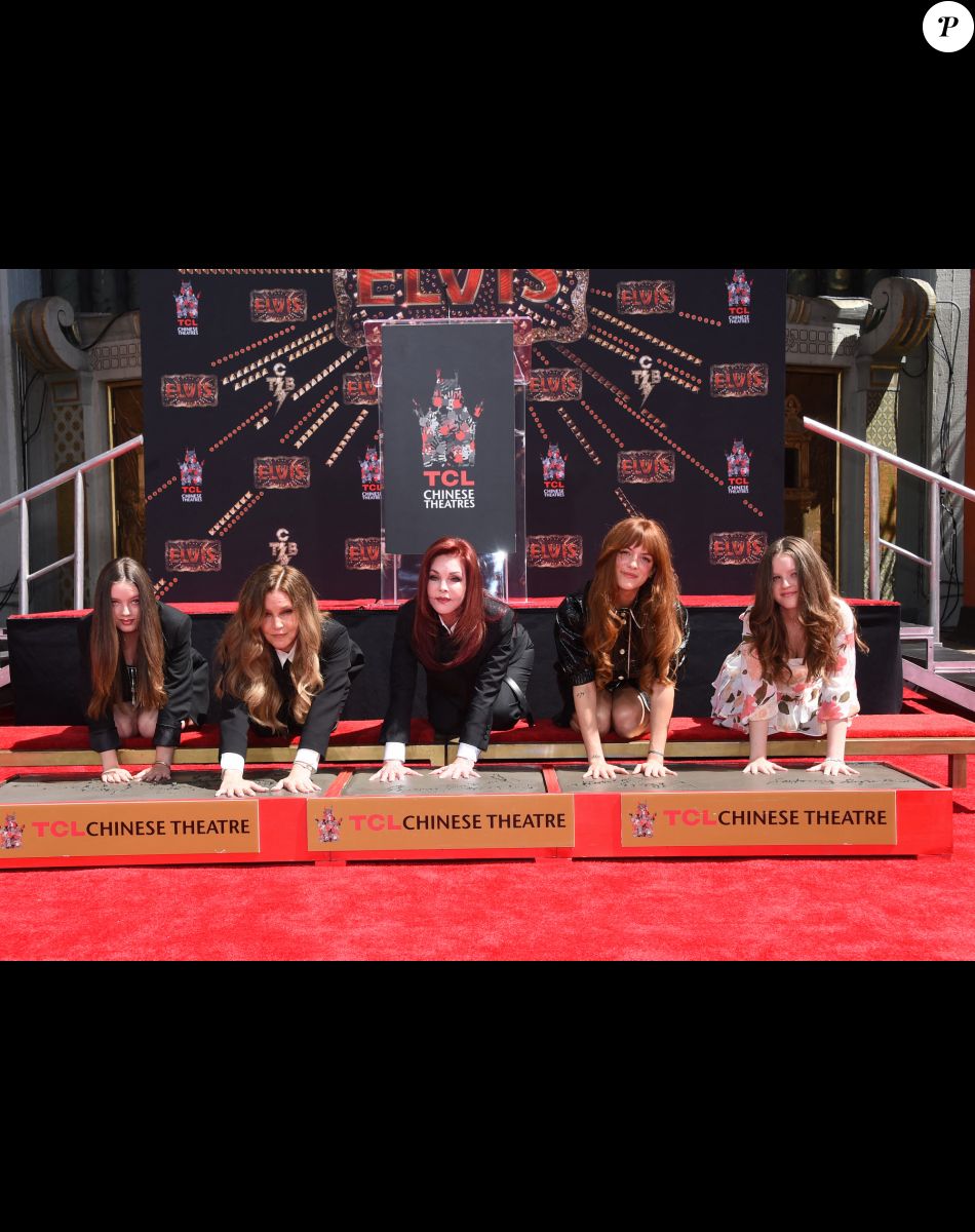Finley Lockwood, Lisa Marie Presley, Priscilla Presley, Riley Keough and Harper Lockwood - Trois générations de Presley laissent leurs empreintes dans le ciment du TCL Chinese Theater pour célébrer la sortie du film "Elvis" à Los Angeles
