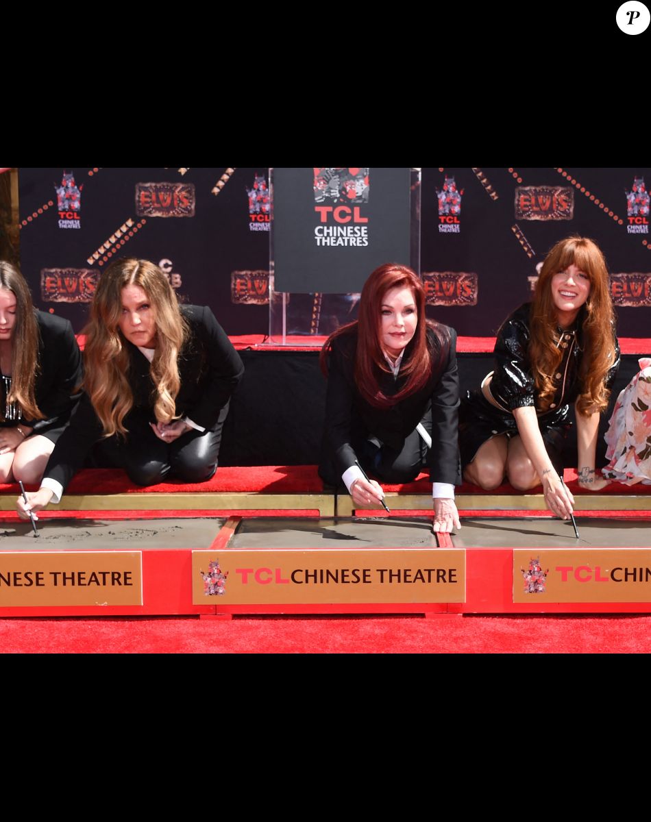 Finley Lockwood, Lisa Marie Presley, Priscilla Presley, Riley Keough and Harper Lockwood - Trois générations de Presley laissent leurs empreintes dans le ciment du TCL Chinese Theater pour célébrer la sortie du film "Elvis" à Los Angeles, le 21 juin 2022.