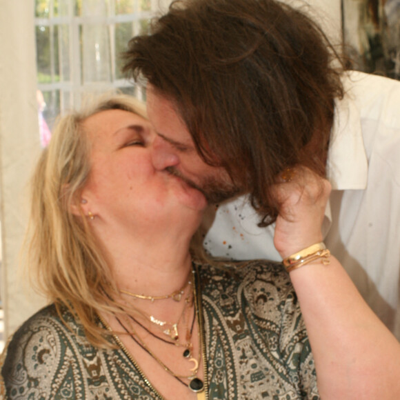 Valérie Damidot et son compagnon Régis Viogeat au 27e Salon du Livre de Cosne-Cours-sur-Loire, le 28 mai 2017. © JLPPA/Bestimage