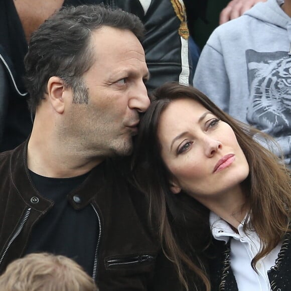 Arthur et sa compagne Mareva Galanter dans les tribunes de la finale homme des internationaux de France de Roland Garros à Paris. © Moreau-Jacovides / Bestimage