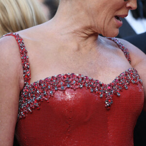 Sharon Stone à la montée des marches de "Elvis" lors du 75ème Festival International du Film de Cannes, le 25 mai 2022. © Rachid Bellak/Bestimage 