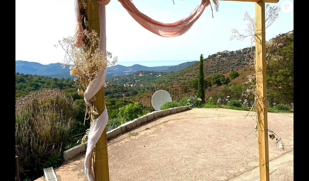 Christine Bravo mariée et installée en Corse : elle dévoile des photos de sa maison et se fait taquiner...