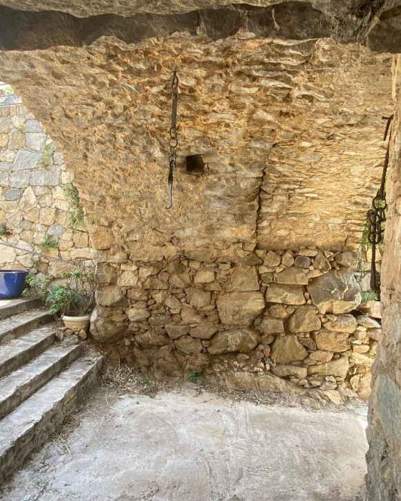 Christine Bravo a partagé cette photo de sa maison où elle habite en Corse. Instagram, juin 2022.