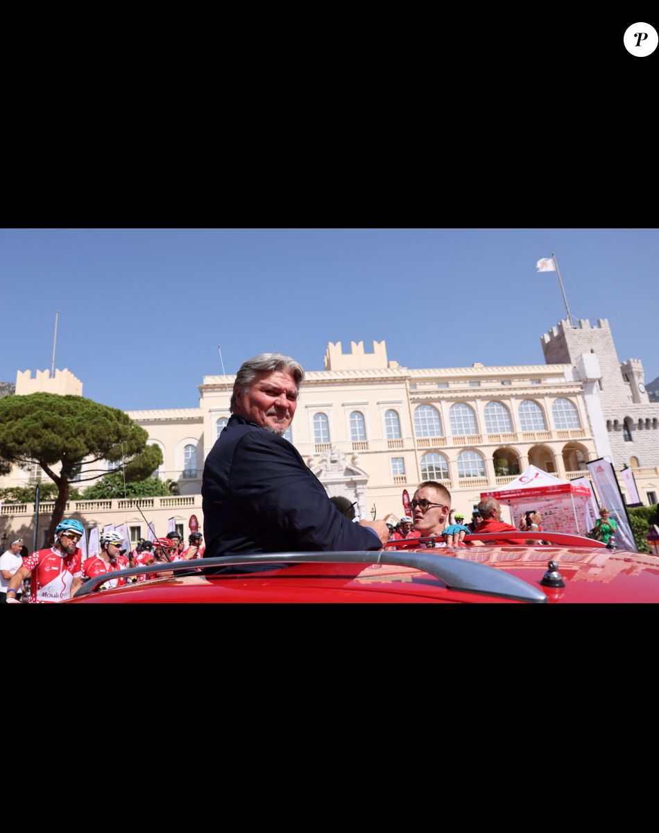 David Douillet - Le prince de Monaco et D.Douillet donnent le départ de la course cycliste Sapaudia Monoïkos, entre Monaco et Albertville, le 20 juin 2022. Cet événement est organisé au profit de la lutte contre la leucémie, afin de promouvoir le don des cellules souches et favoriser l'insertion des personnes en situation de handicap. © Claudia Albuquerque / Bestimage