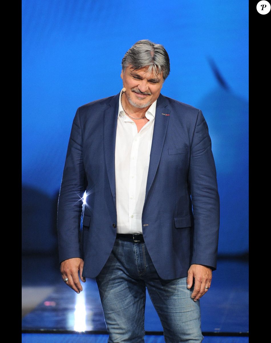 Exclusif - David Douillet - Surprises - Enregistrement de l'émission "La Chanson secrète 7 " à la Scène musicale à Paris, qui sera diffusée le 15 janvier 2021 sur TF1. Après le succès des précédentes éditions, " LA CHANSON SECRETE ", présentée par N.ALIAGAS et produite par DMLS TV, revient sur TF1. 8 artistes ne savent rien de ce qui va se passer pour eux ! Ils ont accepté de jouer le jeu, de se laisser totalement surprendre, émouvoir, parfois même déstabiliser car ils vont découvrir en même temps que les téléspectateurs une surprise : une chanson qui leur est chère revisitée et réinterprétée par un artiste. Des mises en scène spectaculaires au service de l'émotion... Et des émotions fortes pour l'artiste assis dans le fauteuil grâce à la venue sur le plateau de proches et d'invités inattendus. Les téléspectateurs seront aux premières loges pour vivre ces moments d'intimité musicale rare. © Gaffiot-Moreau / Bestimage