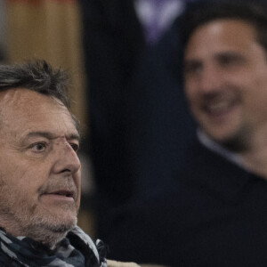 Jean-Luc Reichmann dans les tribunes lors du match de rugby du Tournoi des 6 Nations opposant la France à l'Angleterre au stade de France, à Saint-Denis, Seine Saint-Denis, France, le 19 mars 2022. La France s'offre le grand chelem dans le Tournoi des six nations, après sa victoire 25-13 contre l'Angleterre. © Cyril Moreau/Bestimage