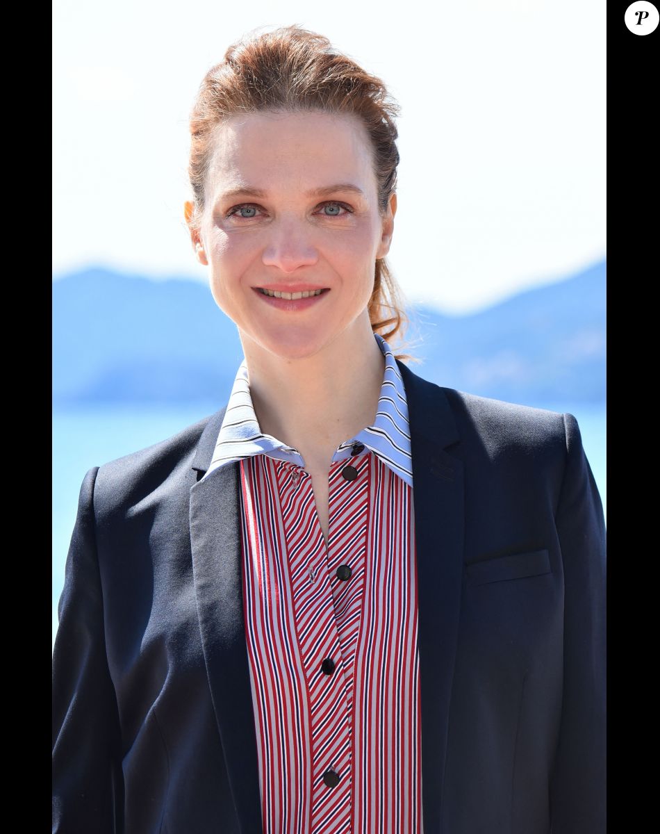 Rendez-vous avec Odile Vuillemin sur la croisette dans le cadre du 3ème jour du 2ème festival Canneseries à Cannes, le 7 avril 2019. © Bruno Bebert/Bestimage