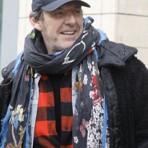 Exclusif - Jean-Luc Reichmann à sa sortie d'un enregistrement radio dans les studios RTL à Paris, France, le 10 février 2022. 
