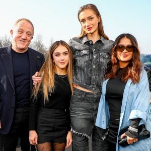 François-Henri Pinault, Paloma Pinault, Mathilde Pinault et Salma Hayek - Arrivées au défilé Balenciaga Automne/Hiver 2022/2023 lors de la Fashion Week de Paris au Bourget à Paris, France, le 6 mars 2022. © Da Silva-Perusseau/Bestimage 