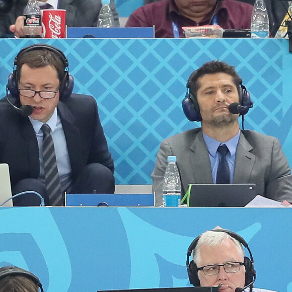 Les commentateurs Bixente Lizarazu et Grégoire Margotton lors de la 8ème de finale du match de coupe du monde opposant l'Angleterre à la Colombie au stade Spartak à Moscow, Russie. © Cyril Moreau/Bestimage
