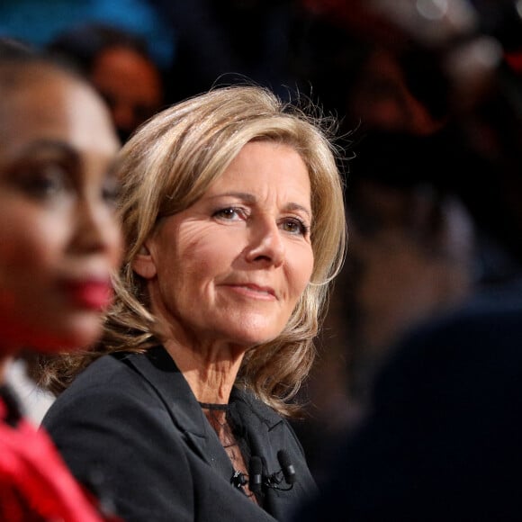 Exclusif - Claire Chazal - Enregistrement de l'émission "Le grand échiquier" à Paris, présentée par C.Chazal, et diffusée le 20 décembre sur France 3. Le 25 Novembre 2021 © Dominique Jacovides / Bestimage " Le grand échiquier ", le grand rendez-vous culturel, présenté dorénavant par C.Chazal, arrive sur France 3. Pour démarrer les fêtes, de nombreux invités prestigieux, acteurs, chanteurs, danseurs, chorégraphes, musiciens, seront réunis pour une soirée exceptionnelle revisitant les musiques du 7e art avec plein d'autres surprises. Pour ce premier numéro, C.Chazal proposera aux téléspectateurs un spectacle rempli de rencontres avec des interprétations inédites préparées spécialement pour l'émission et accompagnées par l'orchestre symphonique de N.Guiraud.  Le temps d'une soirée, Le grand échiquier devient la plus grande salle de spectacles de France. 