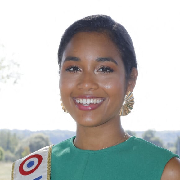 Exclusif - Clémence Botino, miss France 2020, assiste à la dernière journée organisée par la société des courses à l'hippodrome Evreux-Navarre le 13 septembre 2020. © Marc Ausset-LAcroix / Bestimage 