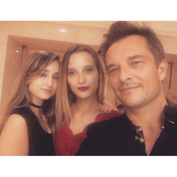 David Hallyday, ici photographié avec ses filles Ilona et Emma, a eu une pensée pour Emma à l'occasion de son anniversaire.