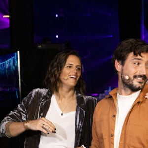 Exclusif - Jeremy Frerot et sa femme Laure Manaudou, Juan Arbelaez - Backstage - Enregistrement de l'émission "La Chanson secrète 11" à Paris, diffusée le 24 juin sur TF1. Le 15 janvier 2022 Après le succès des précédentes éditions, " LA CHANSON SECRETE ", présentée par N.Aliagas et produite par DMLS TV, revient sur TF1. 8 artistes ne savent rien de ce qui va se passer pour eux ! Ils ont accepté de jouer le jeu, de se laisser totalement surprendre, émouvoir, parfois même déstabiliser car ils vont découvrir en même temps que les téléspectateurs une surprise : une chanson qui leur est chère revisitée et réinterprétée par un artiste. Des mises en scène spectaculaires au service de l'émotion... Et des émotions fortes pour l'artiste assis dans le fauteuil grâce à la venue sur le plateau de proches et d'invités inattendus. Les téléspectateurs seront aux premières loges pour vivre ces moments d'intimité musicale rare. Dans ce nouveau numéro, un couple rare en télévision, un chef étoilé, un invité piégé venu pour répéter une surprise à un autre guest sans s'attendre à être lui-même invité dans le fauteuil, des participants exceptionnels tels que le frère d'un guest pour la première fois en France... © Cyril Moreau / Bestimage 