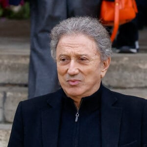 Michel Drucker - Sorties des obsèques de Jean-Pierre Pernaut en la Basilique Sainte-Clotilde à Paris, France, le 9 mars 2022. © Cyril Moreau/Bestimage