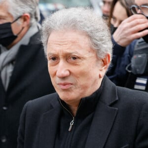 Michel Drucker - Obsèques de Jean-Pierre Pernaut en la Basilique Sainte-Clotilde à Paris le 9 mars 2022. © Christophe Clovis / Bestimage